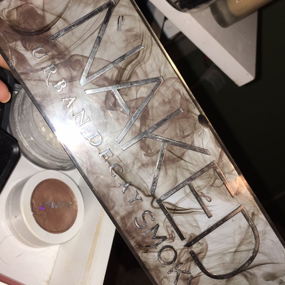 Urban Decay Naked Smokey - Picture 3 of 3